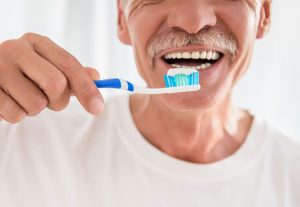 chăm sóc răng miệng người cao tuổi