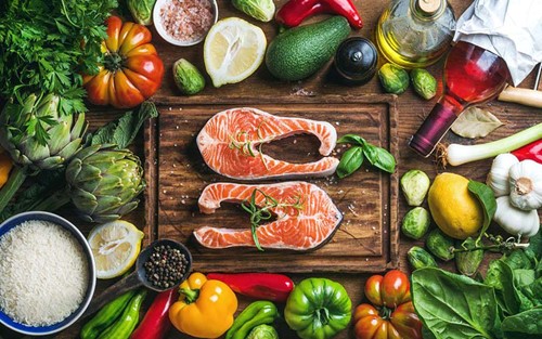 Ăn nhiều rau củ và cá giúp ngăn ngừa và giảm triệu chứng bệnh Parkinson